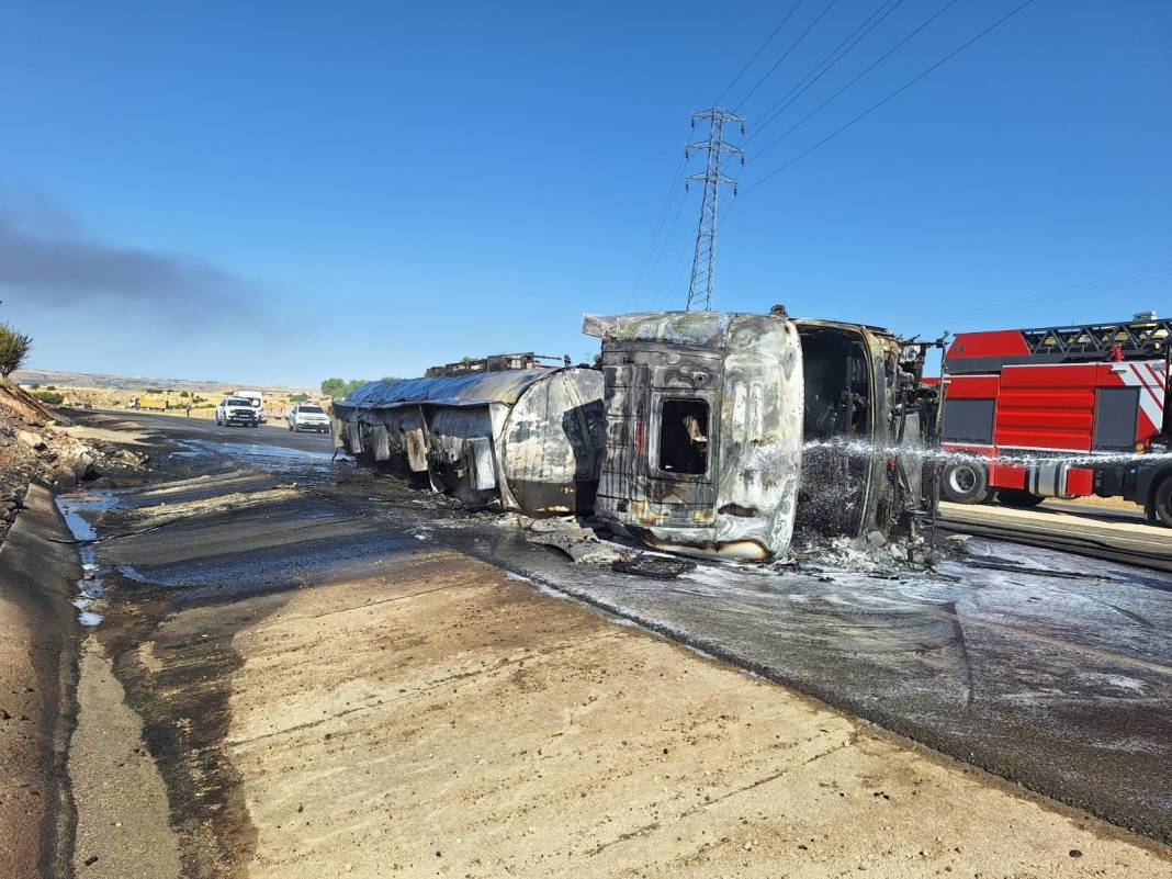 Adıyaman'da, devrilen tanker alev alev yandı 1